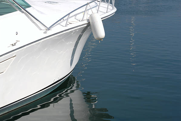 How to Choose the Best Plastic Polish and Cleaner for Marine Surfaces