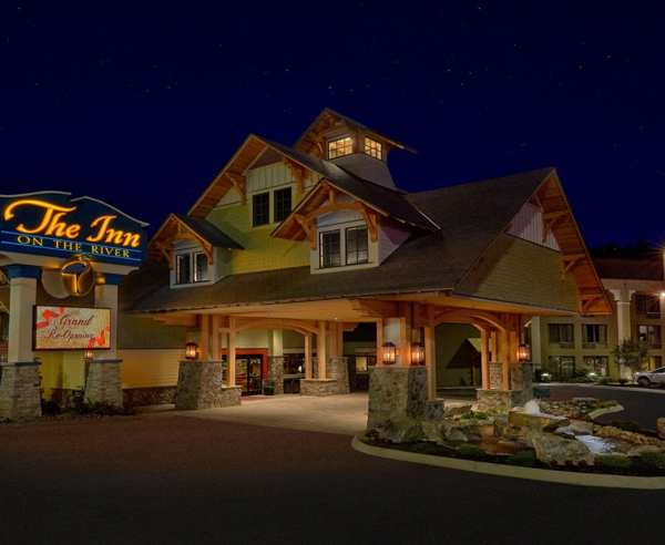 The 8 Best Romantic Getaway Deals to Pigeon Forge, TN in 2026