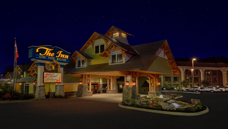 The 8 Best Romantic Getaway Deals to Pigeon Forge, TN in 2026