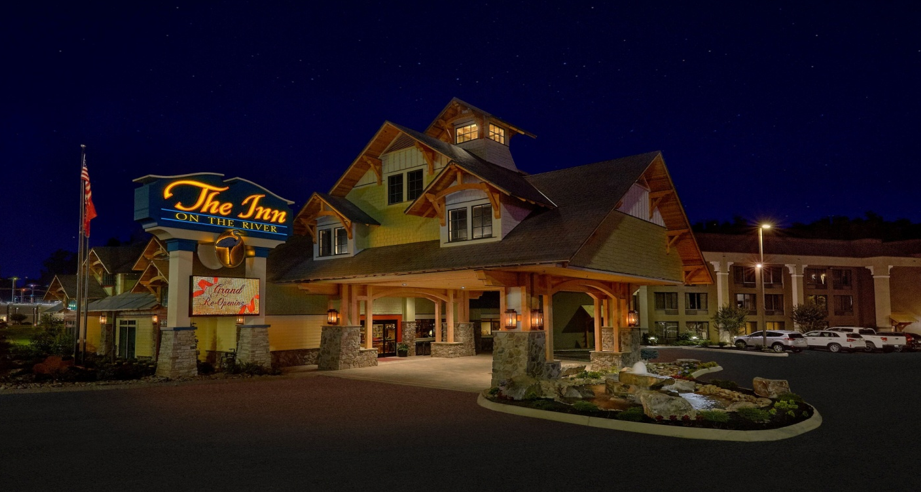 The 8 Best Romantic Getaway Deals to Pigeon Forge, TN in 2026