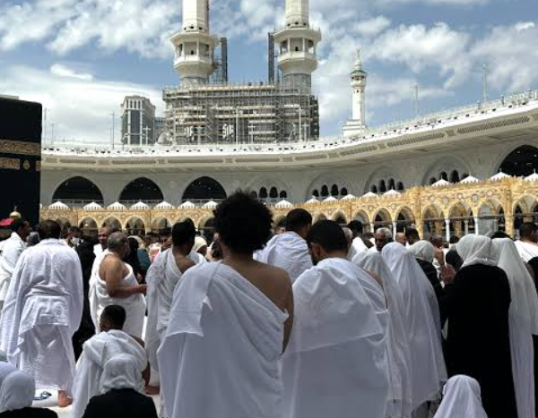 What Should First-Time Pilgrims Expect from Guided Umrah Packages?