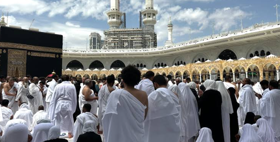 What Should First-Time Pilgrims Expect from Guided Umrah Packages?