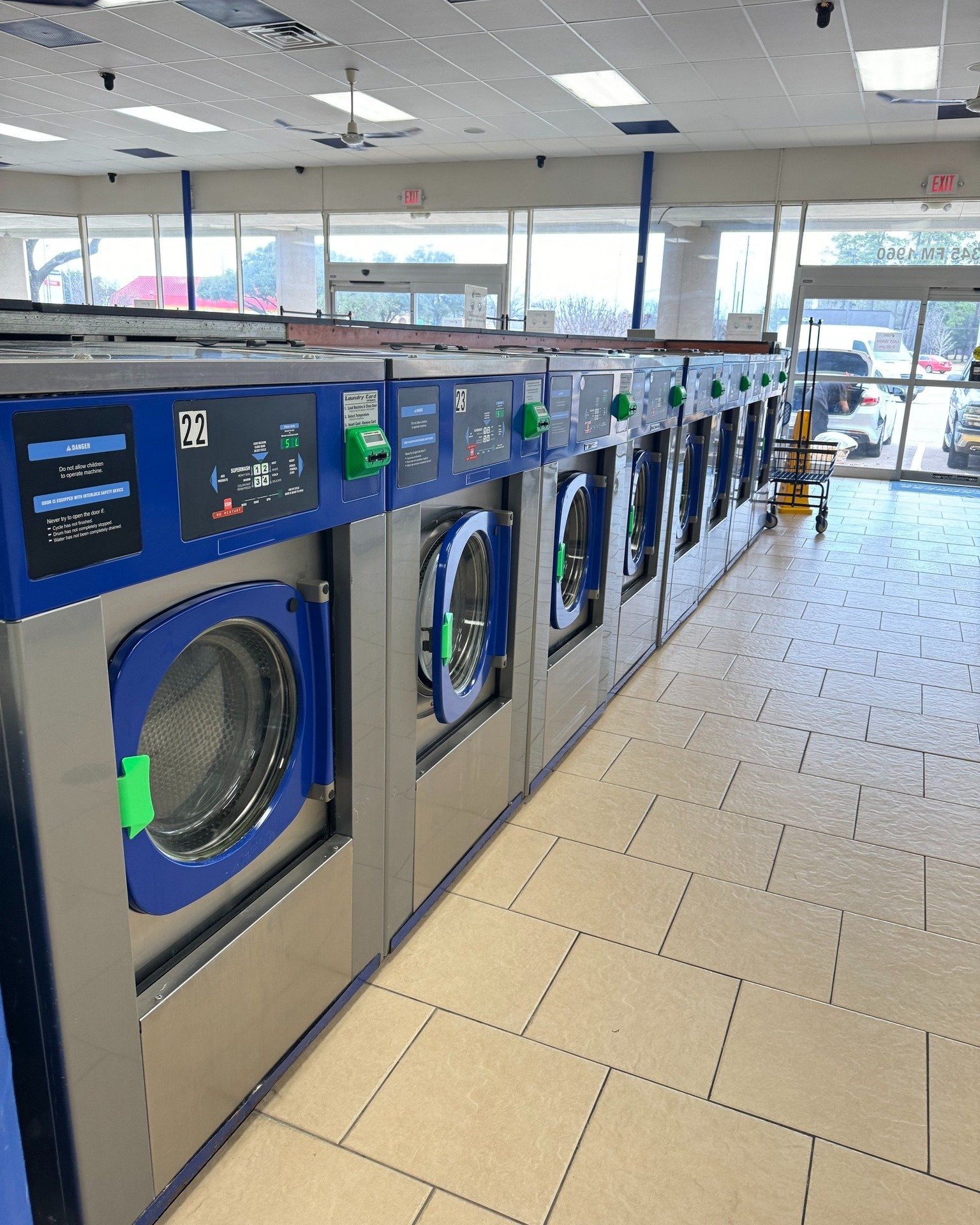 Why Businesses Near 77060 Are Outsourcing Their Commercial Laundry